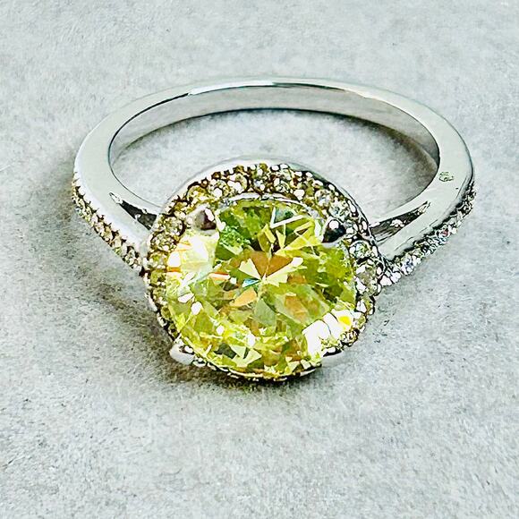 Round Chartreuse CZ Halo Silver Tone Cocktail Ring Size 8 - Picture 3 of 8